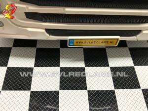 racevloer racefloor checkered flag black white diamond plating decal sticker selbkleber www_svlreclame_nl_20200617145634
